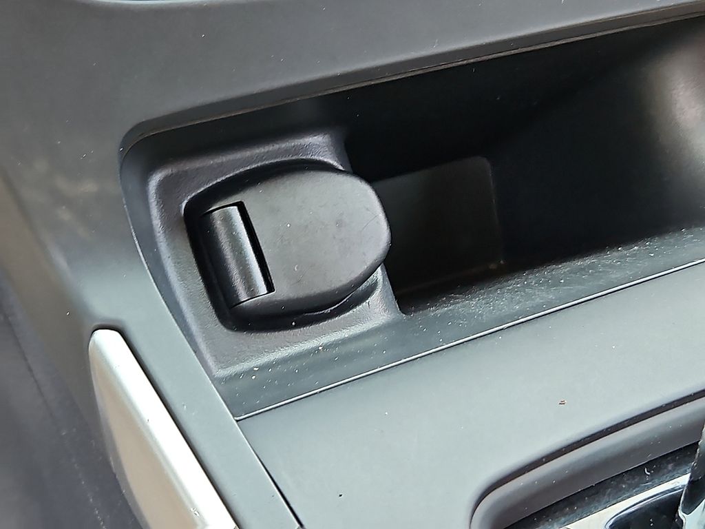 Thumbnail: 2016 Nissan Sentra - 26