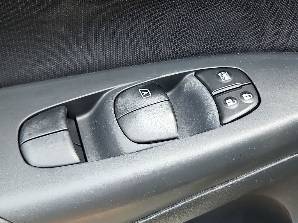 Thumbnail: 2016 Nissan Sentra - 29
