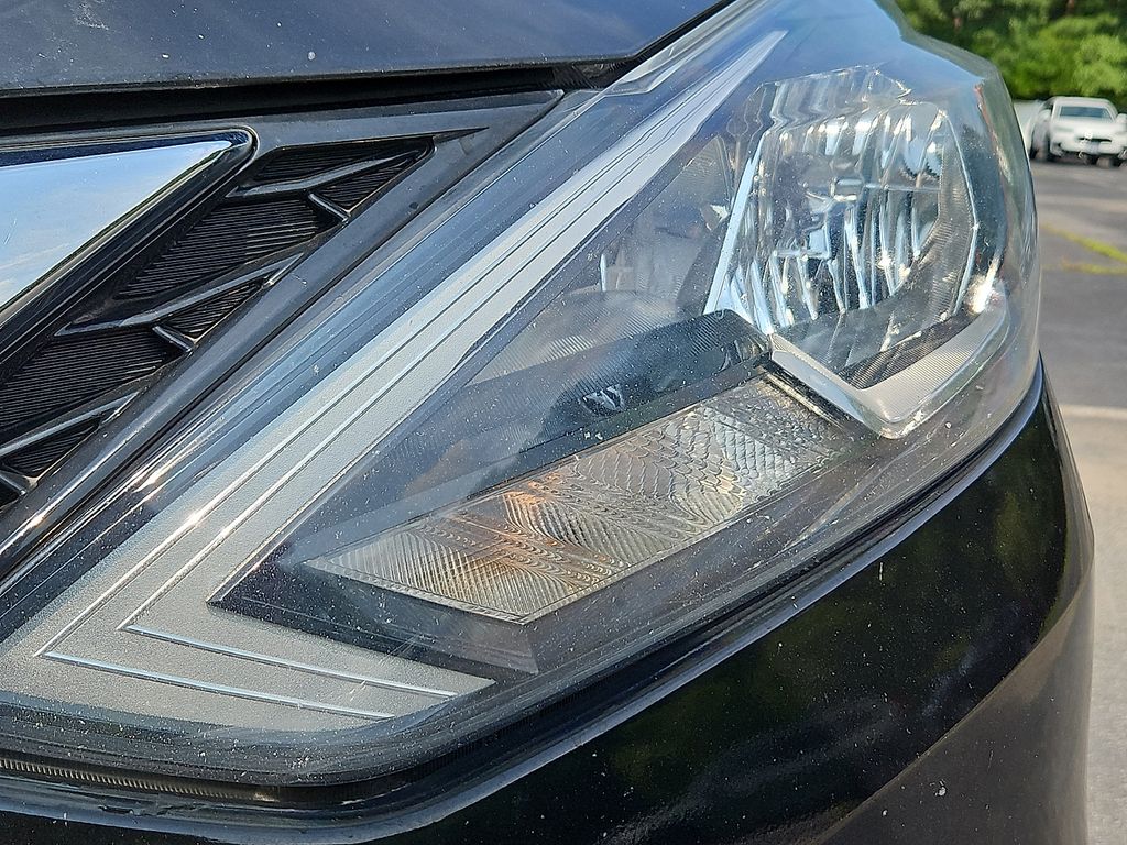 Thumbnail: 2016 Nissan Sentra - 19