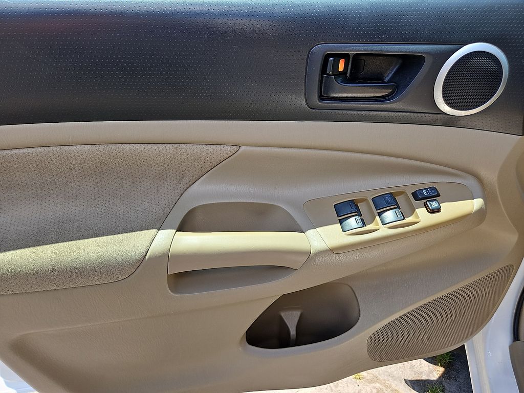 Thumbnail: 2009 Toyota Tacoma - 21