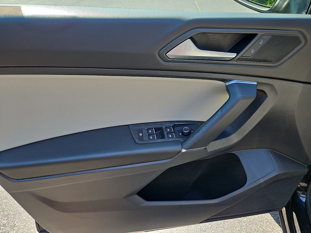 Thumbnail: 2020 Volkswagen Tiguan - 16