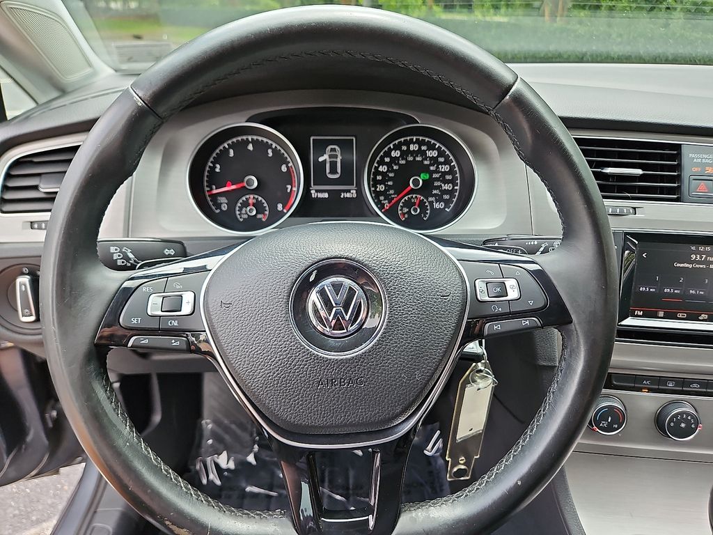 Thumbnail: 2015 Volkswagen Golf - 10