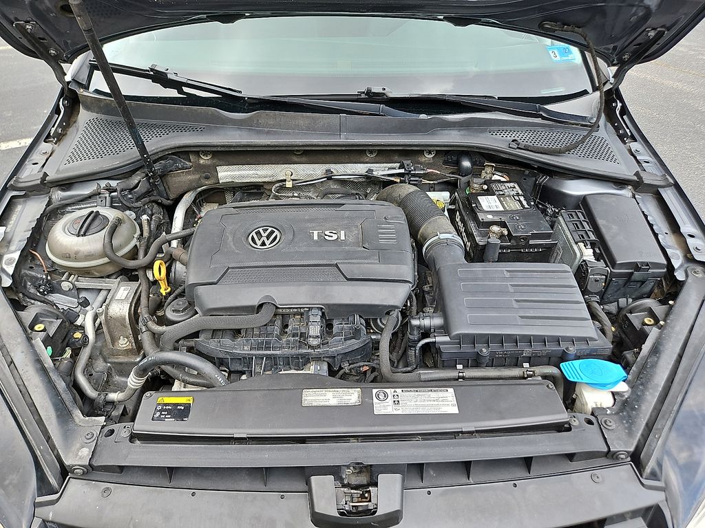Thumbnail: 2015 Volkswagen Golf - 9