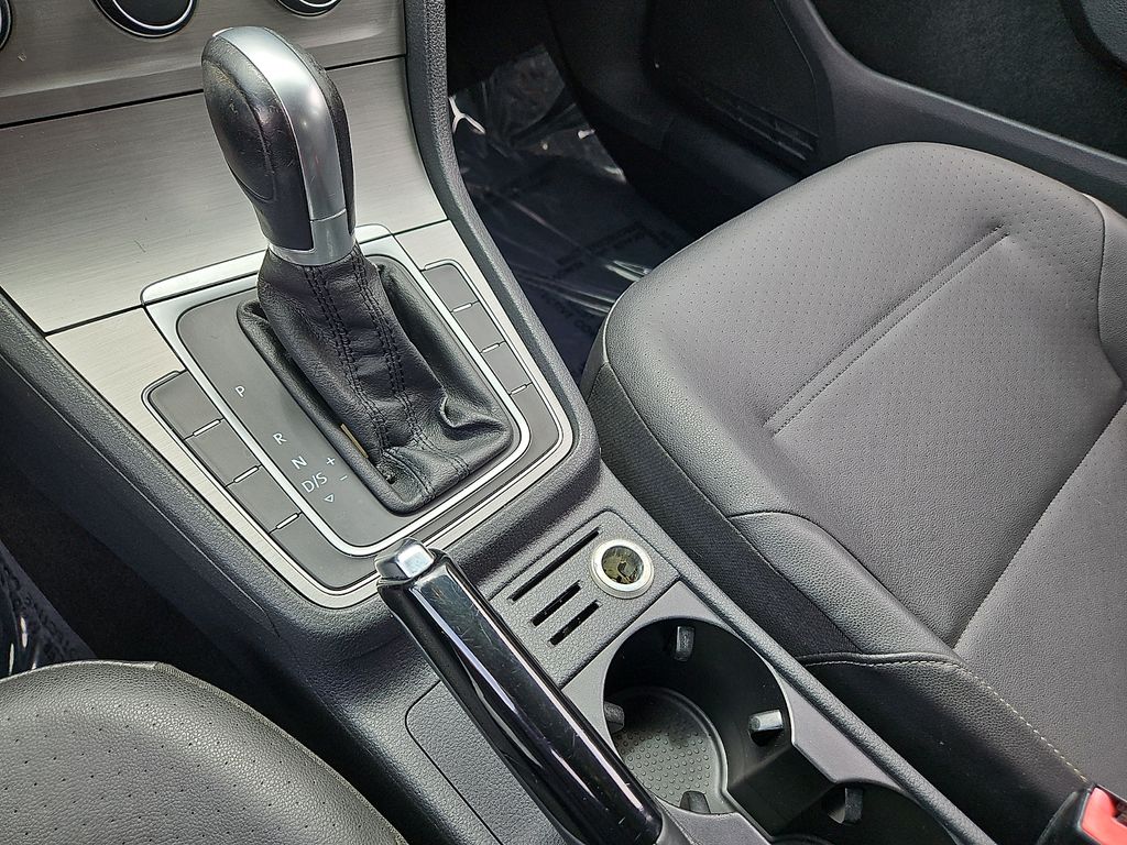 Thumbnail: 2015 Volkswagen Golf - 14