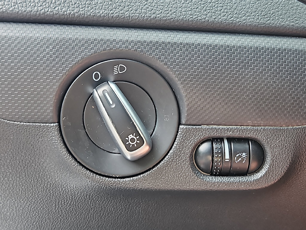 Thumbnail: 2012 Volkswagen Jetta - 28