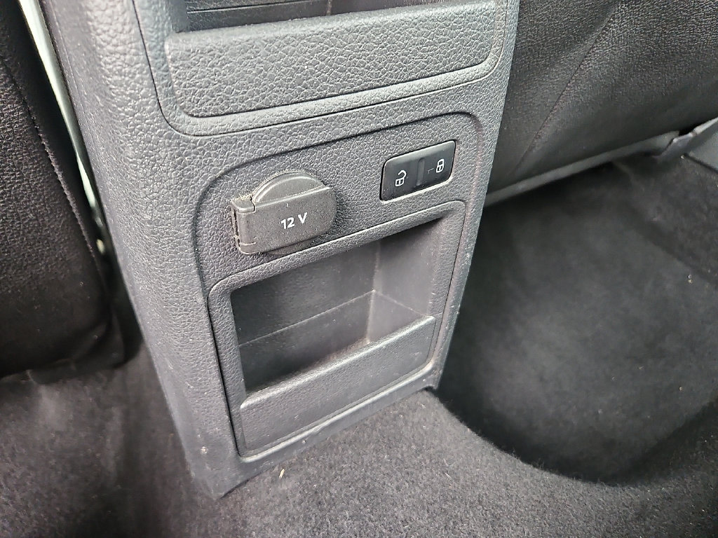 Thumbnail: 2012 Volkswagen Jetta - 21