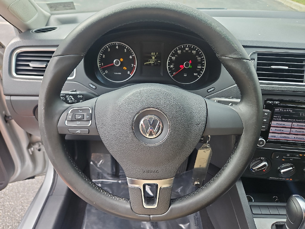 Thumbnail: 2012 Volkswagen Jetta - 10