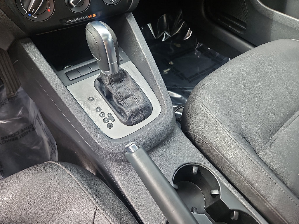 Thumbnail: 2012 Volkswagen Jetta - 14