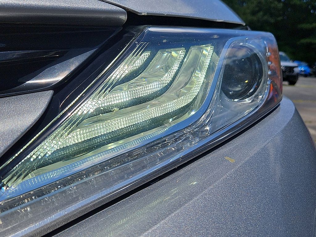 Thumbnail: 2019 Toyota Camry - 16