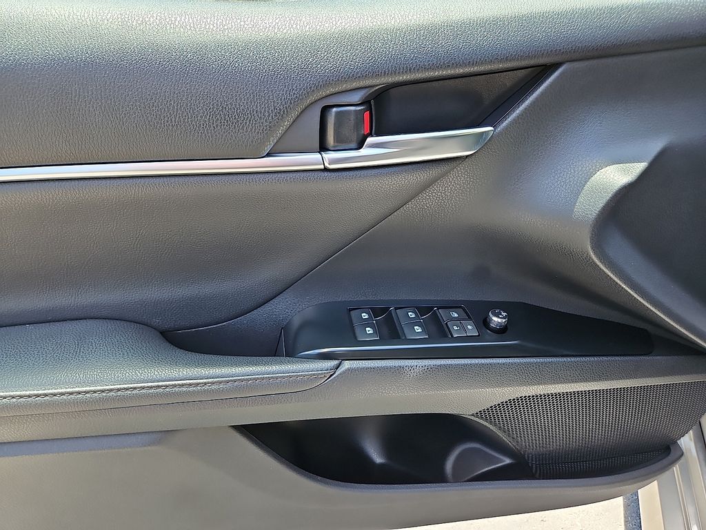 Thumbnail: 2019 Toyota Camry - 21