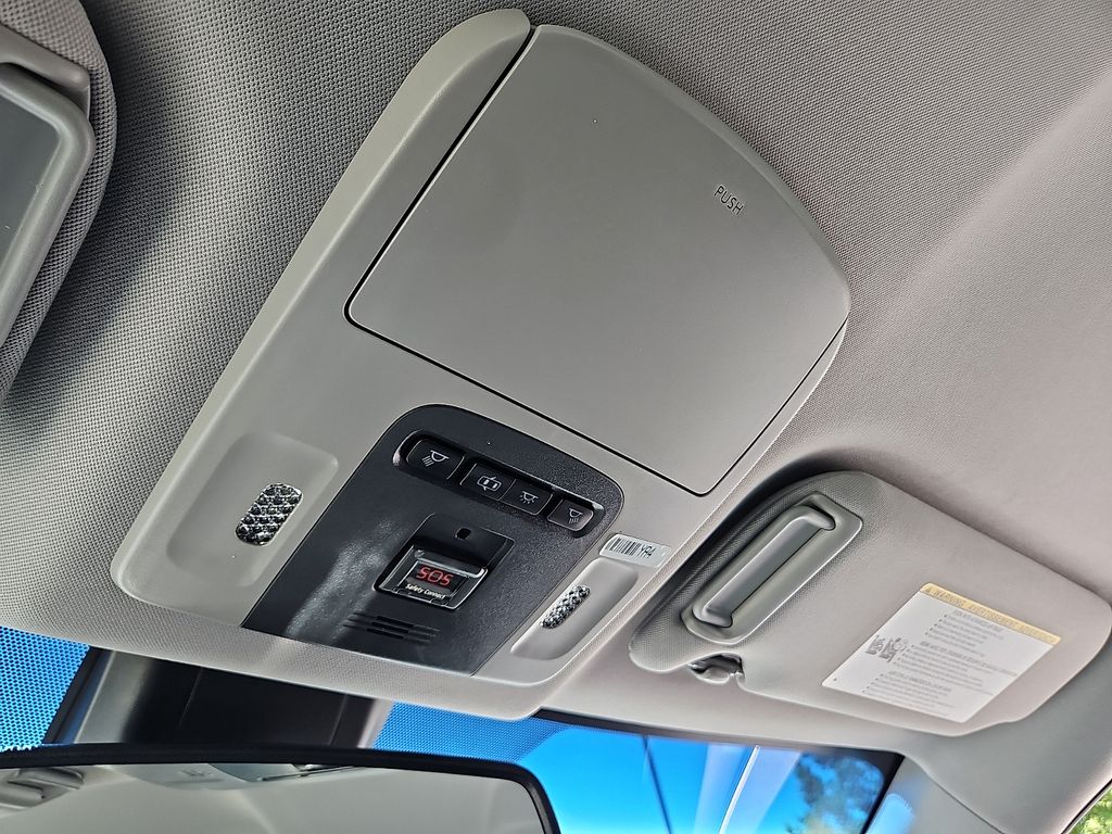 Thumbnail: 2019 Toyota Camry - 17