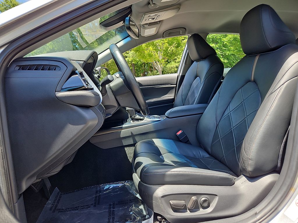 Thumbnail: 2019 Toyota Camry - 11