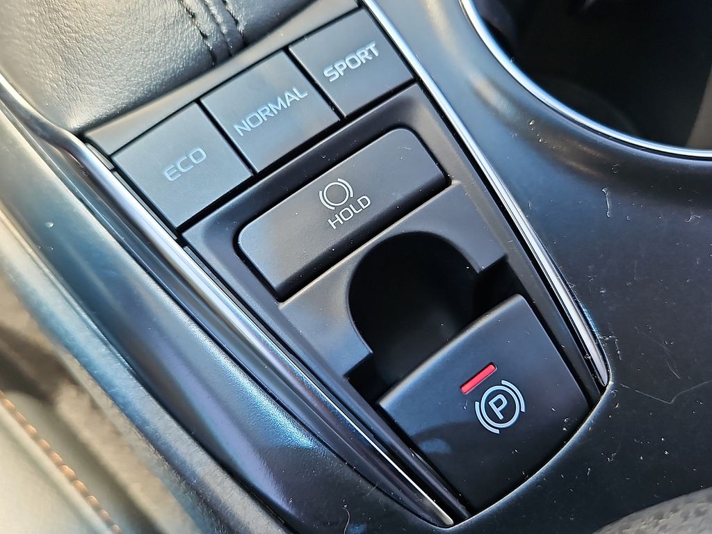Thumbnail: 2019 Toyota Camry - 27