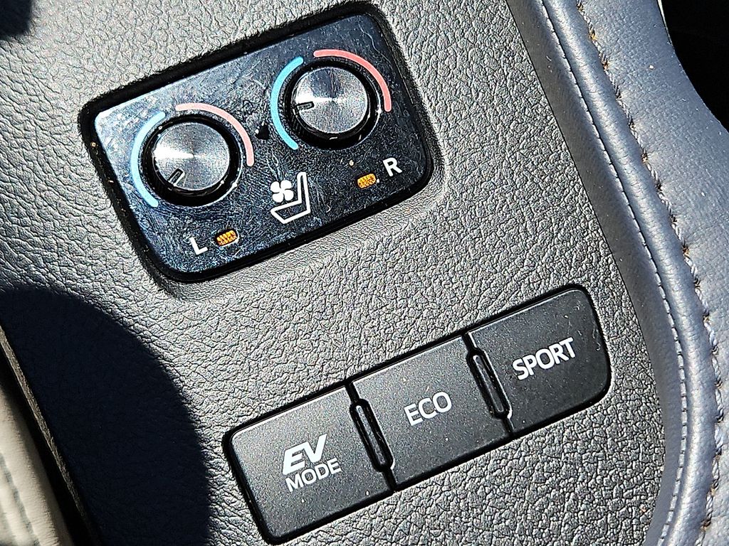 Thumbnail: 2015 Toyota Avalon - 28
