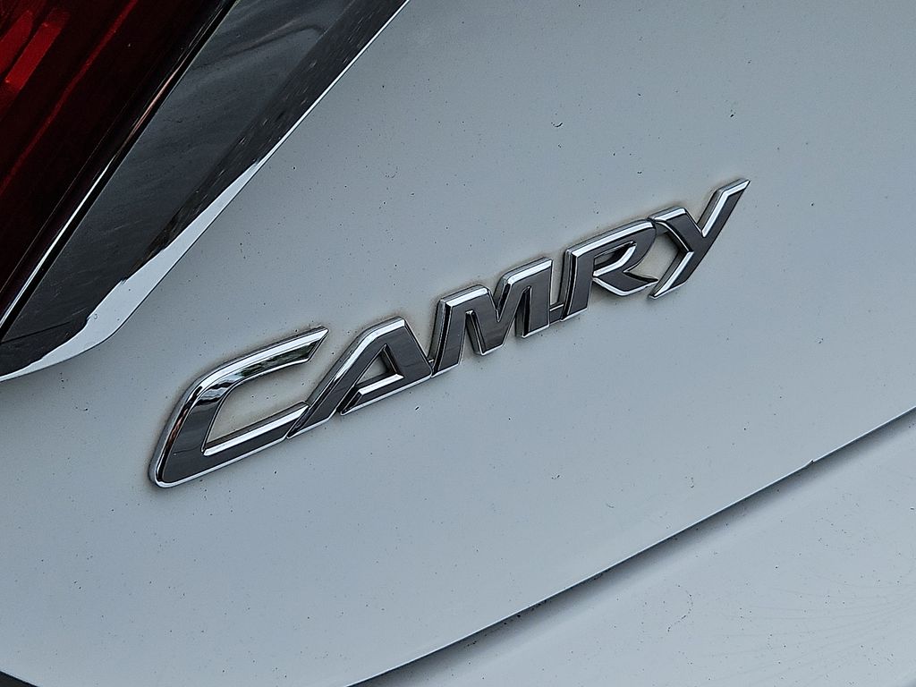 Thumbnail: 2017 Toyota Camry - 7