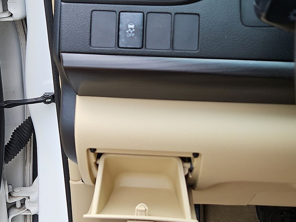 Thumbnail: 2017 Toyota Camry - 28