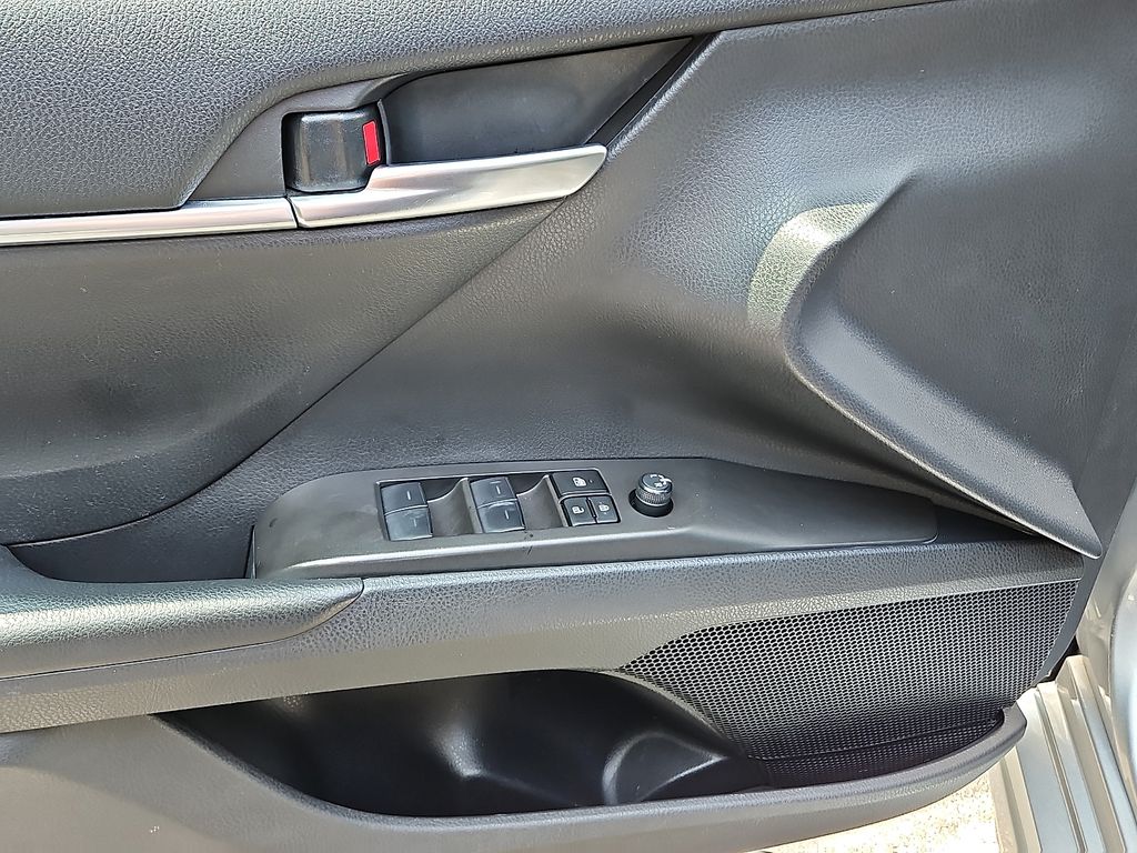 Thumbnail: 2023 Toyota Camry - 21