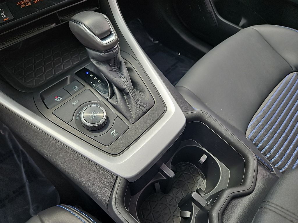 Thumbnail: 2022 Toyota RAV4 - 11
