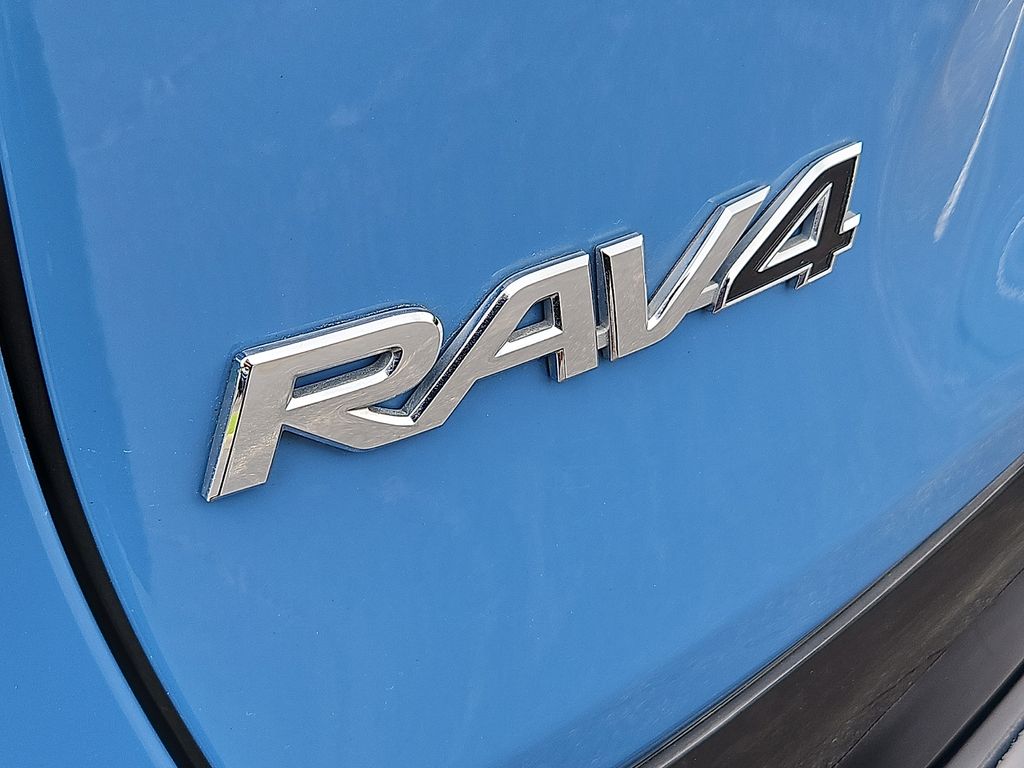Thumbnail: 2022 Toyota RAV4 - 7