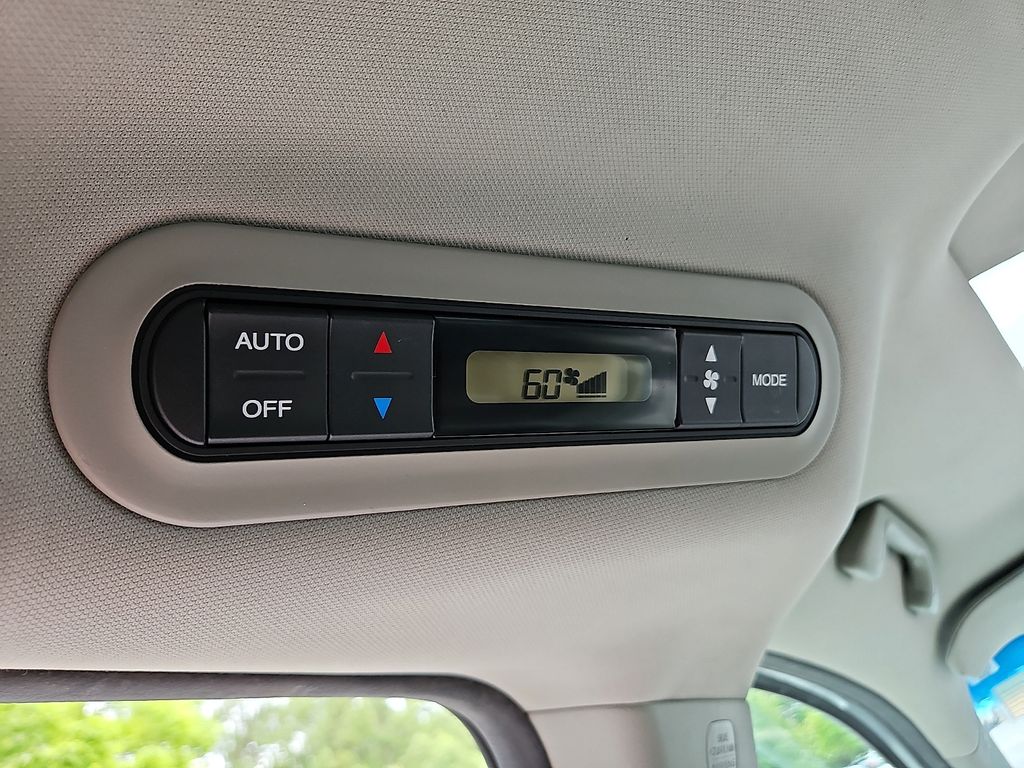 Thumbnail: 2010 Honda Odyssey - 16
