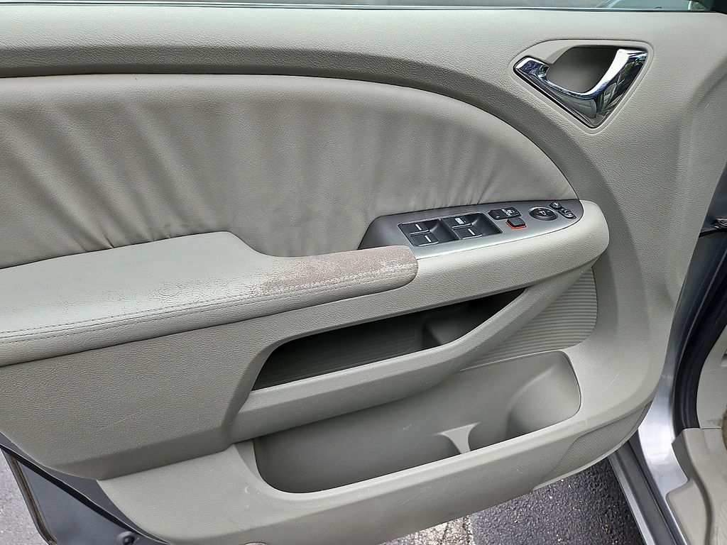 Thumbnail: 2010 Honda Odyssey - 21