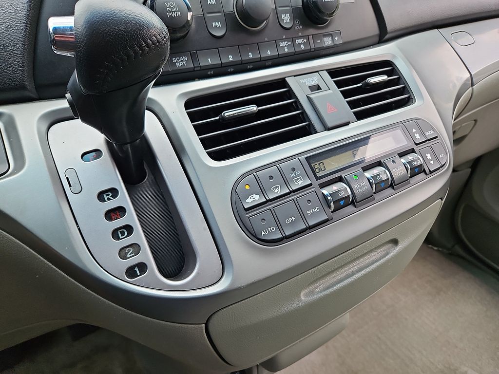 Thumbnail: 2010 Honda Odyssey - 23