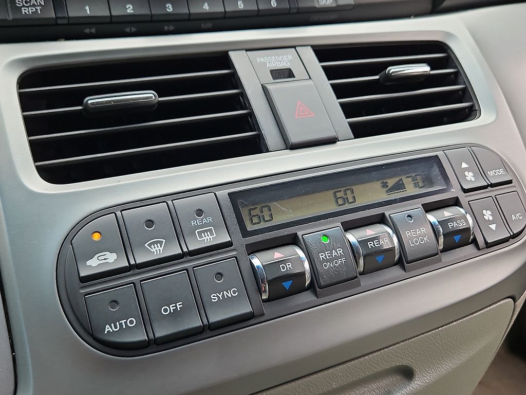 Thumbnail: 2010 Honda Odyssey - 24