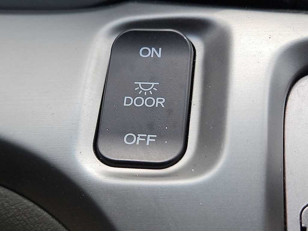 Thumbnail: 2010 Honda Odyssey - 28