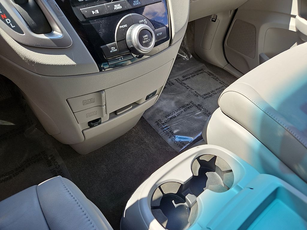 Thumbnail: 2012 Honda Odyssey - 14
