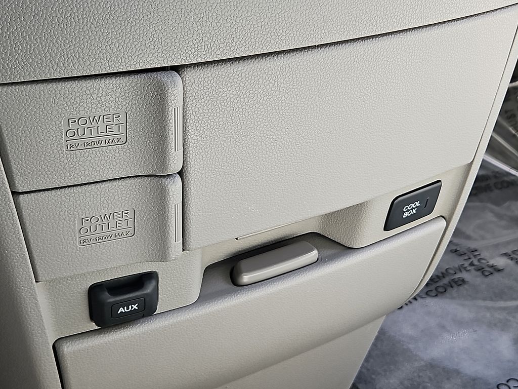 Thumbnail: 2012 Honda Odyssey - 30