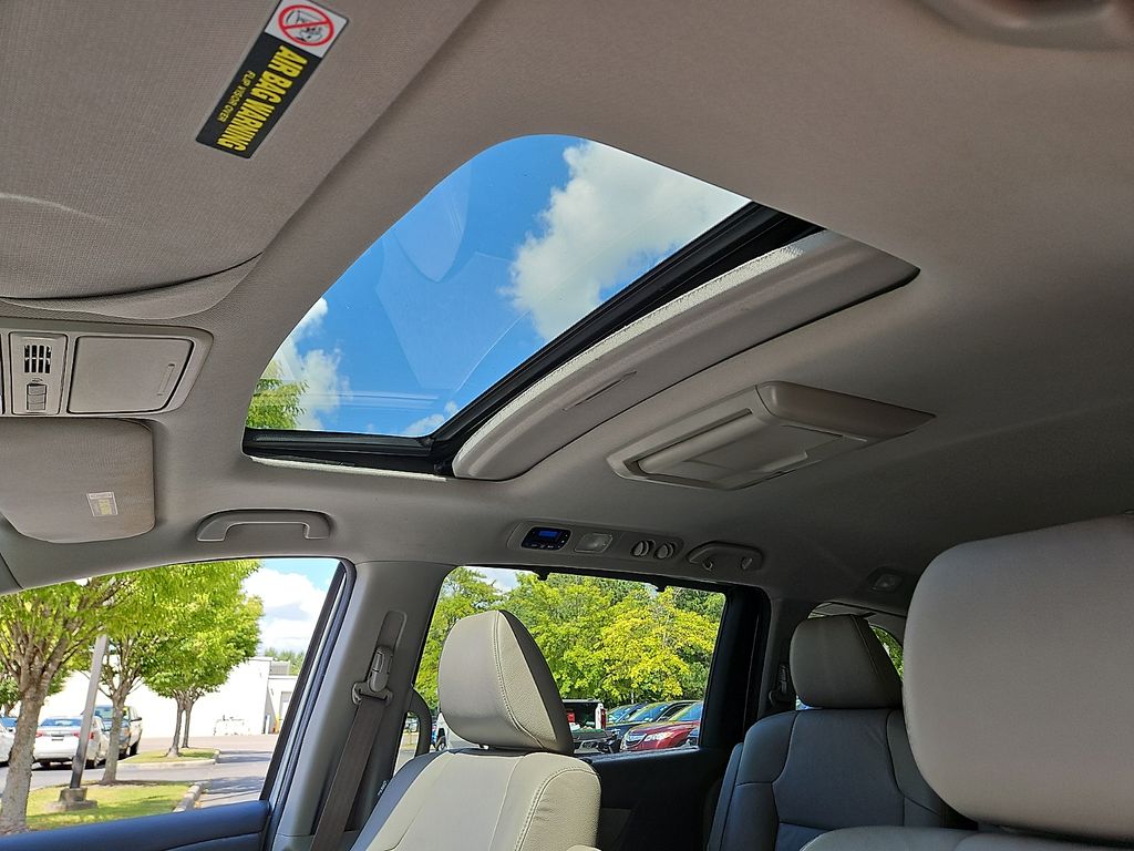Thumbnail: 2012 Honda Odyssey - 24