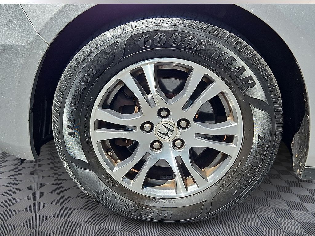 Thumbnail: 2012 Honda Odyssey - 8
