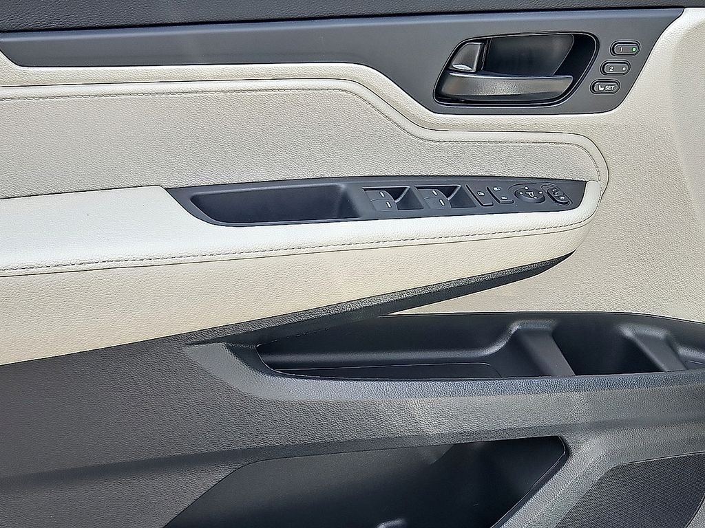 Thumbnail: 2026 Honda Odyssey - 13