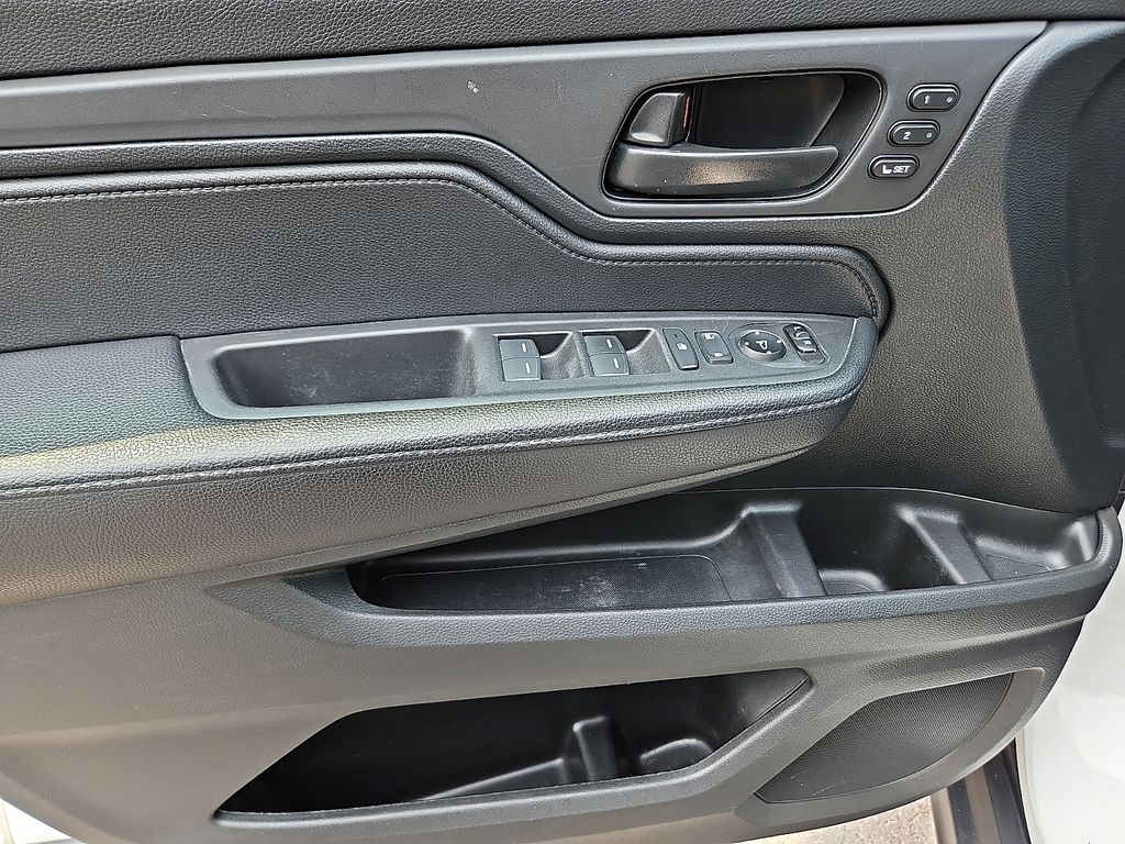 Thumbnail: 2021 Honda Odyssey - 21