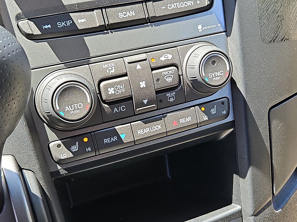 Thumbnail: 2014 Honda Pilot - 26