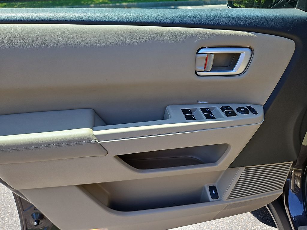 Thumbnail: 2014 Honda Pilot - 23