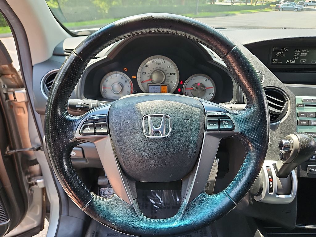 Thumbnail: 2011 Honda Pilot - 10