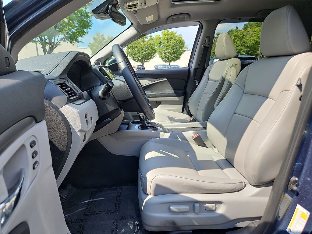 Thumbnail: 2019 Honda Pilot - 11