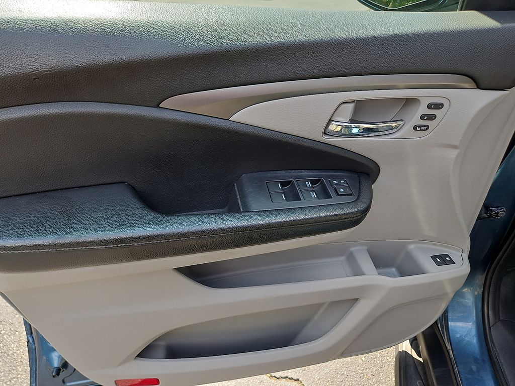 Thumbnail: 2019 Honda Pilot - 23