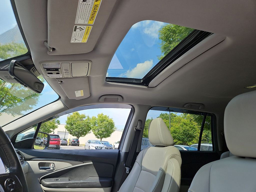 Thumbnail: 2019 Honda Pilot - 24