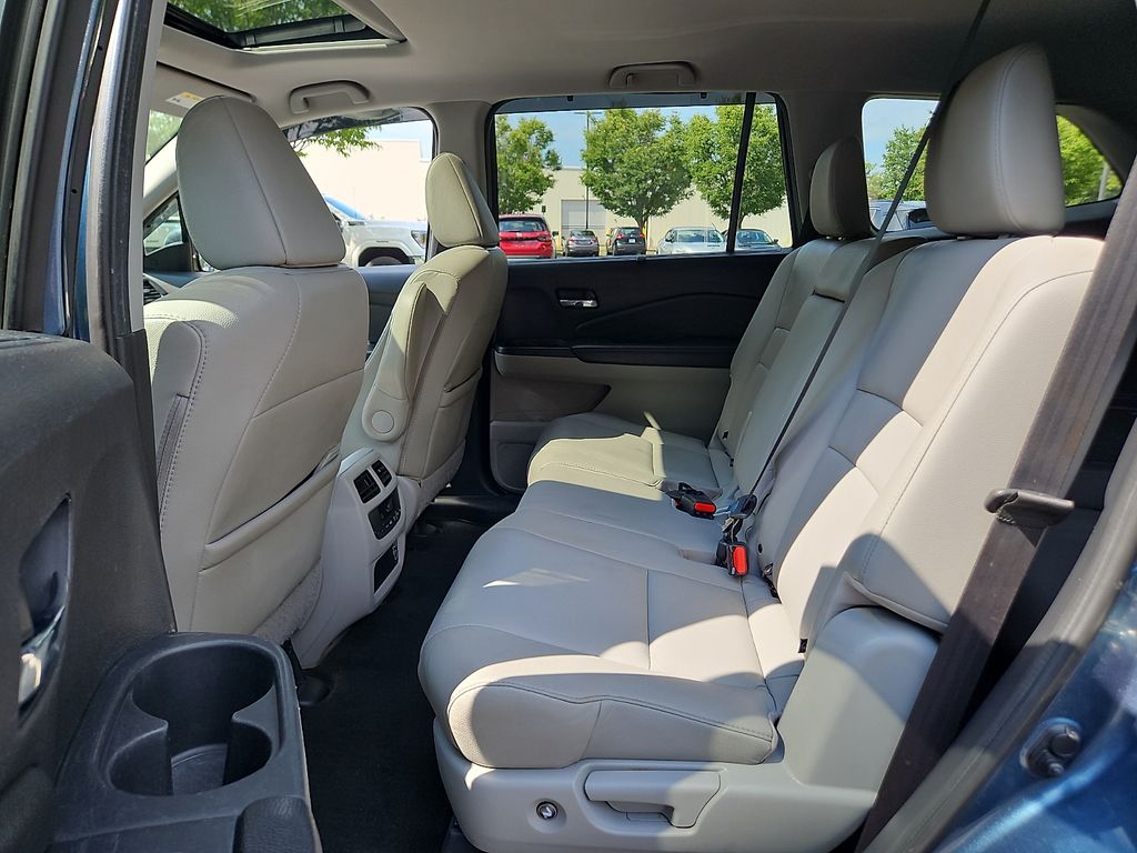 Thumbnail: 2019 Honda Pilot - 12
