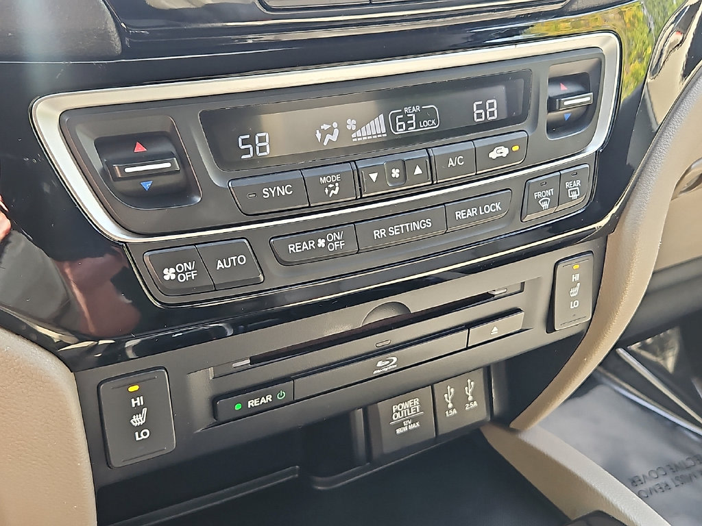 Thumbnail: 2016 Honda Pilot - 10
