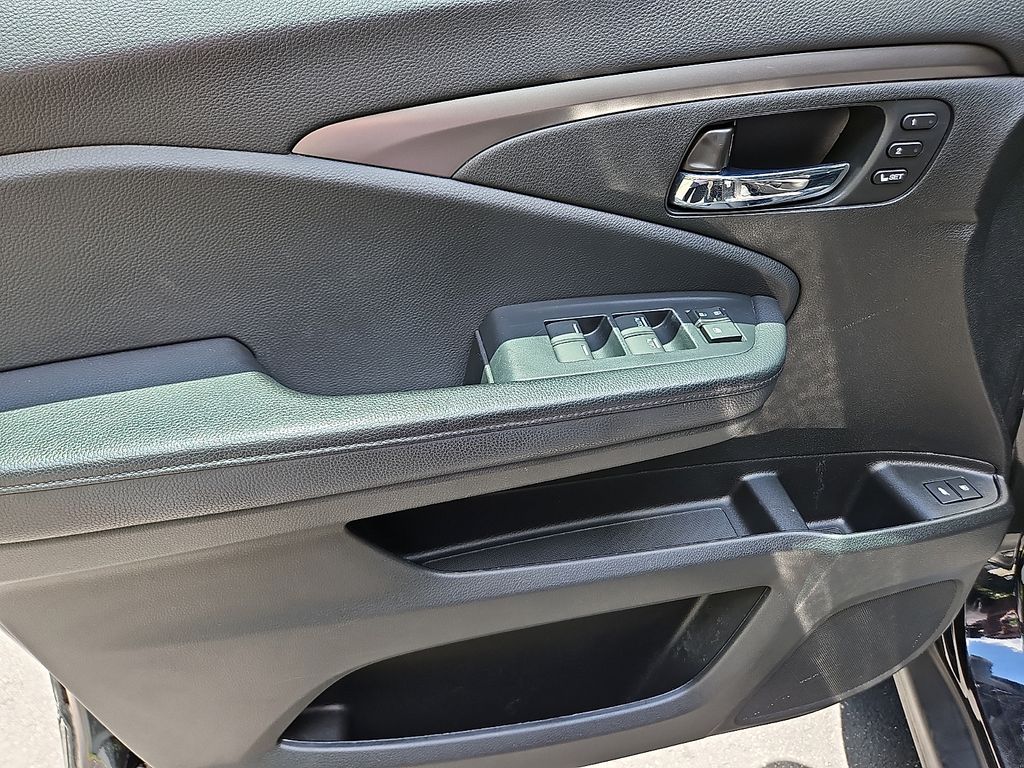 Thumbnail: 2021 Honda Pilot - 23