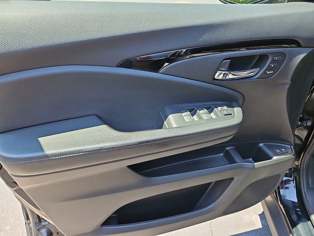 Thumbnail: 2018 Honda Pilot - 24