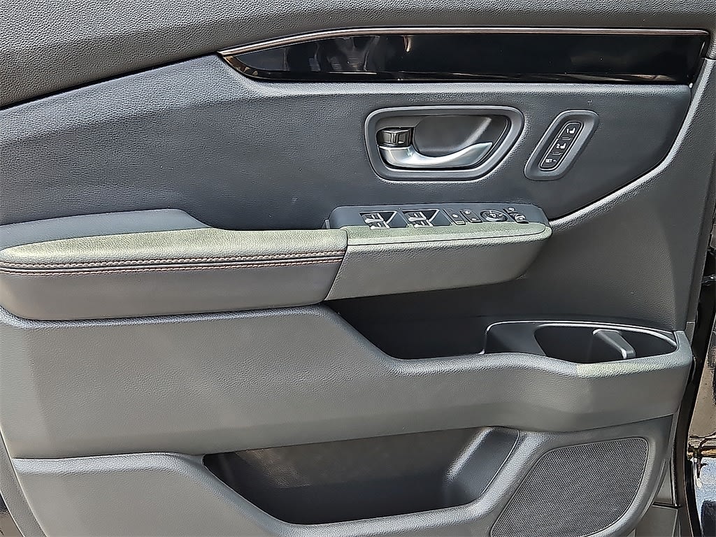 Thumbnail: 2025 Honda Pilot - 13