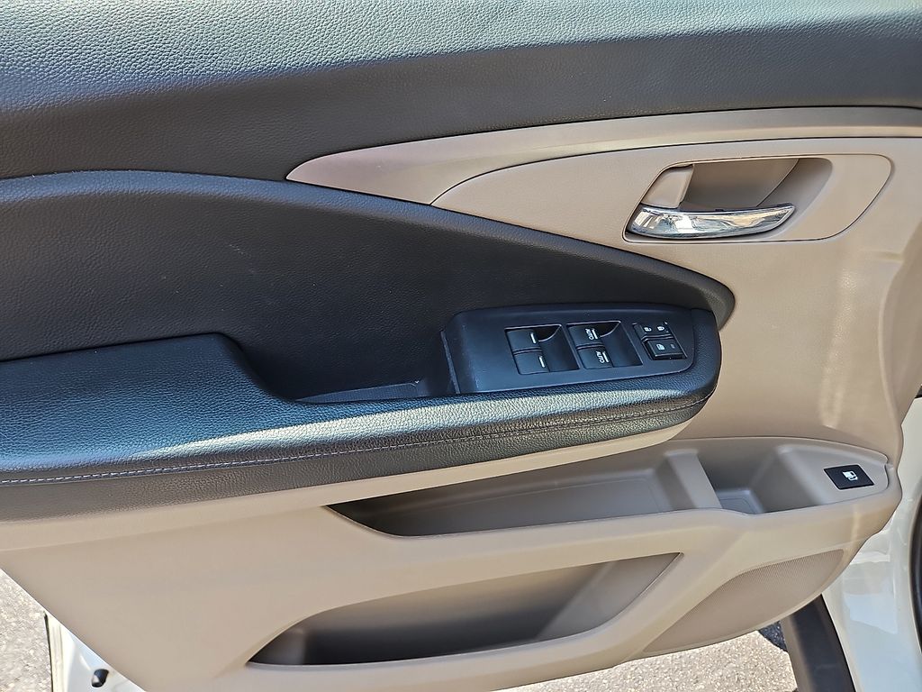 Thumbnail: 2019 Honda Ridgeline - 22