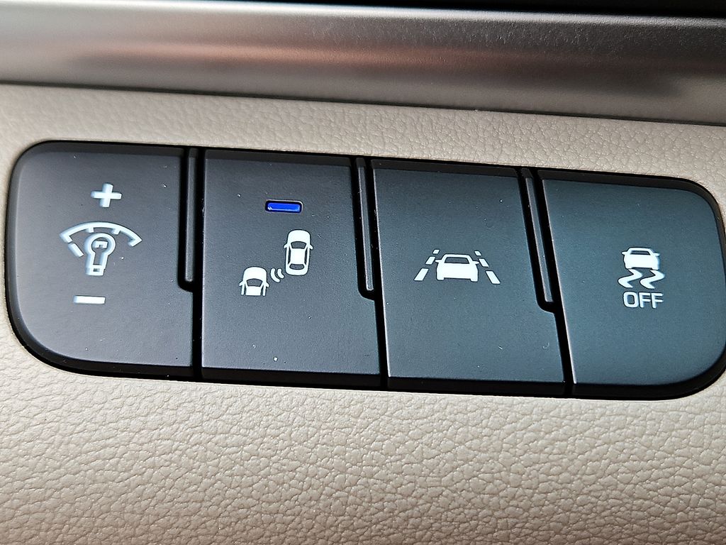 Thumbnail: 2020 Hyundai Elantra - 29