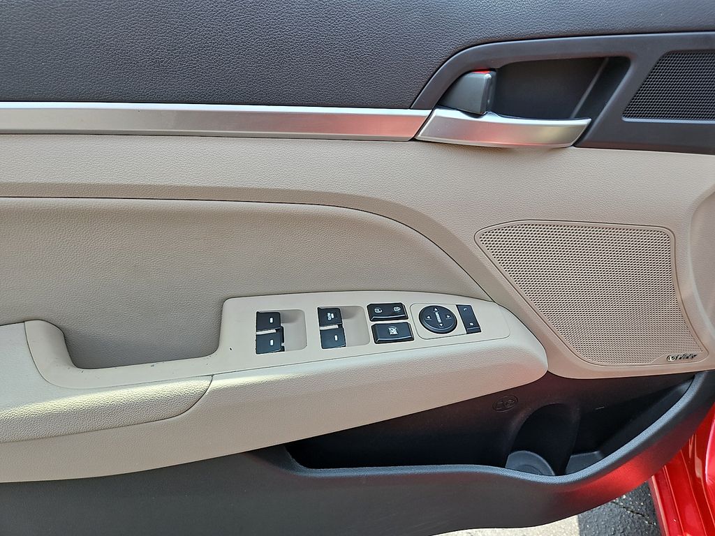 Thumbnail: 2020 Hyundai Elantra - 21
