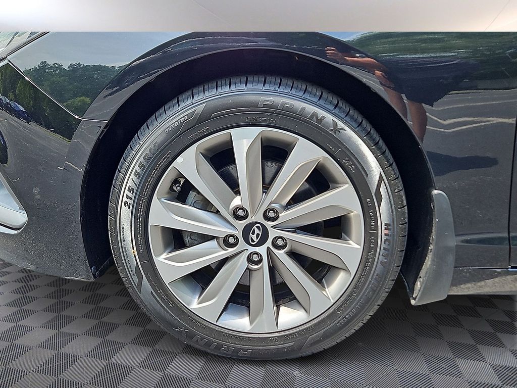 Thumbnail: 2017 Hyundai Sonata - 8