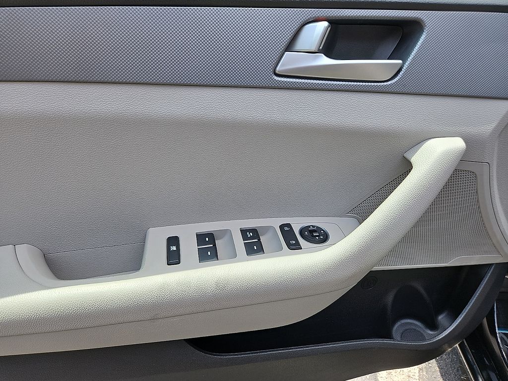 Thumbnail: 2017 Hyundai Sonata - 22